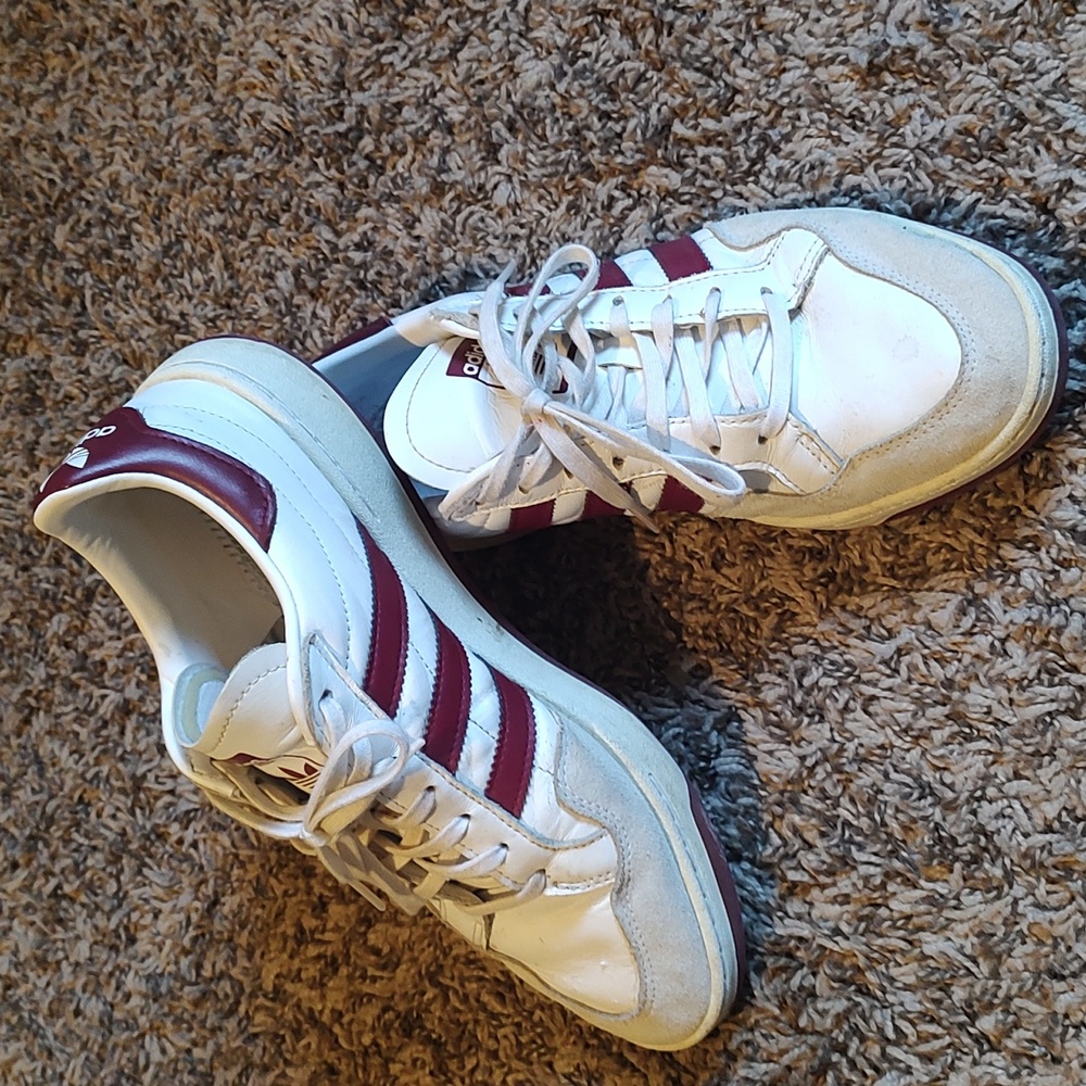 Vintage addidas sneakers